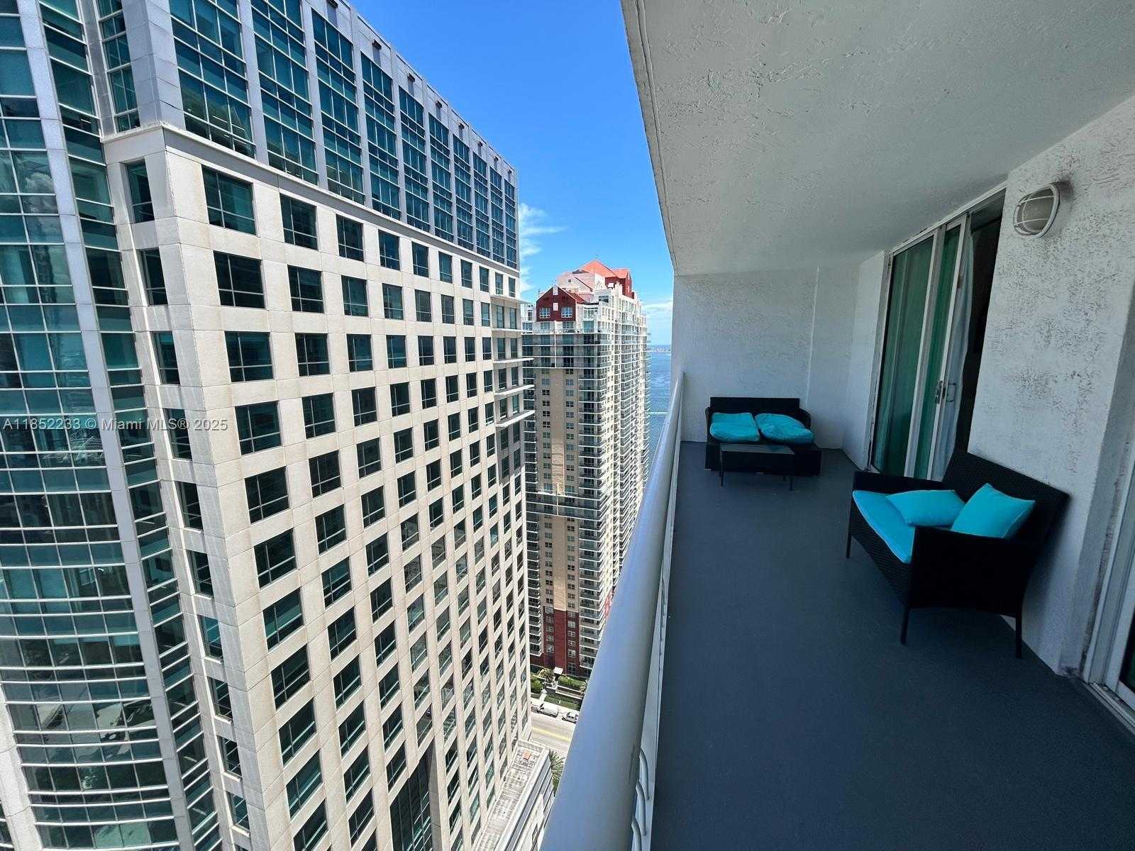 Small Image of 1200 BRICKELL BAY DR #3520, Miami Number 6