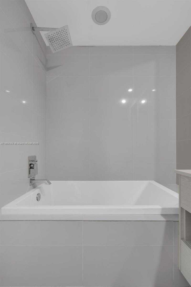 Small Image of 45 SOUTH WEST 9TH ST #2204, Miami Number 22
