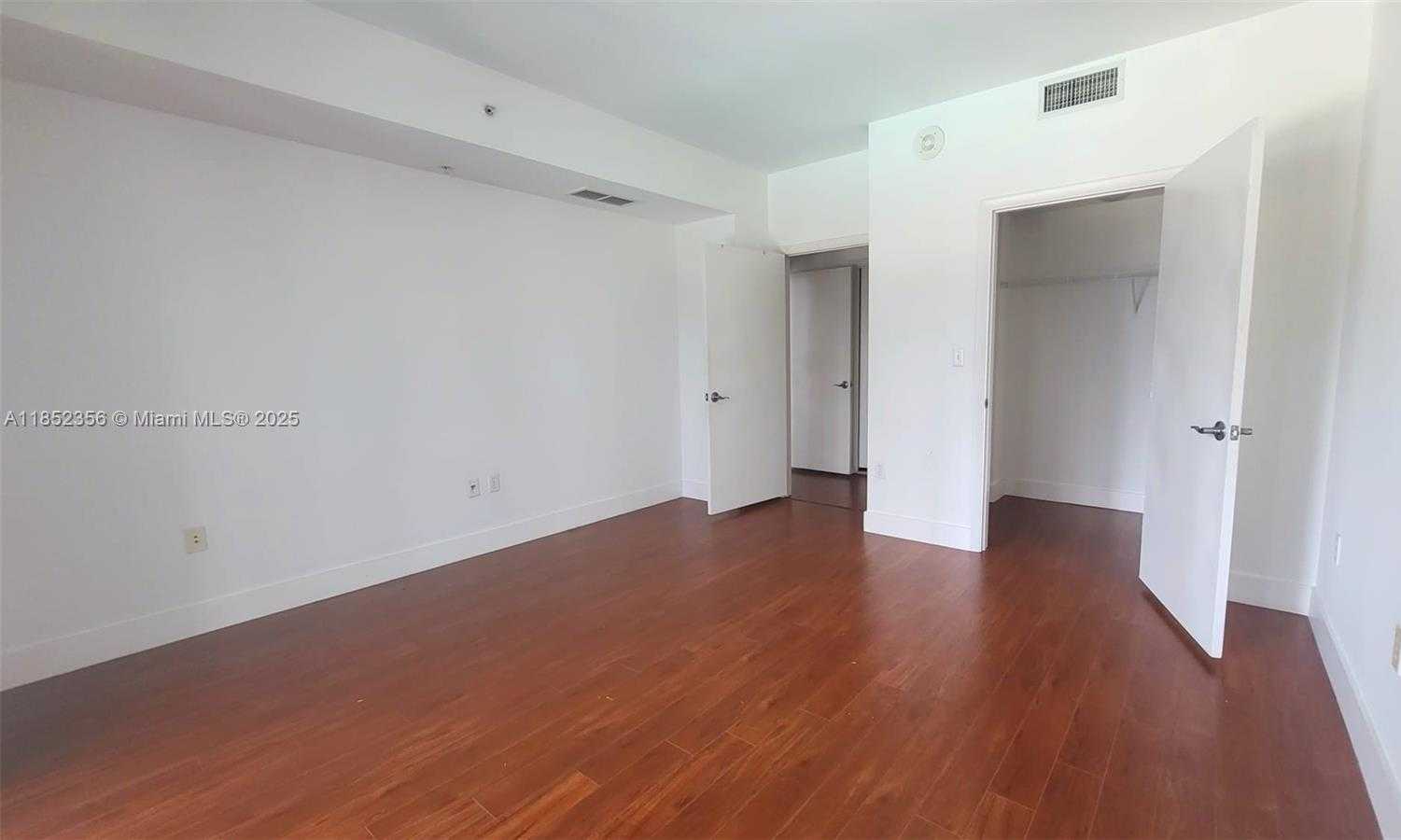 Small Image of Miami Number 15