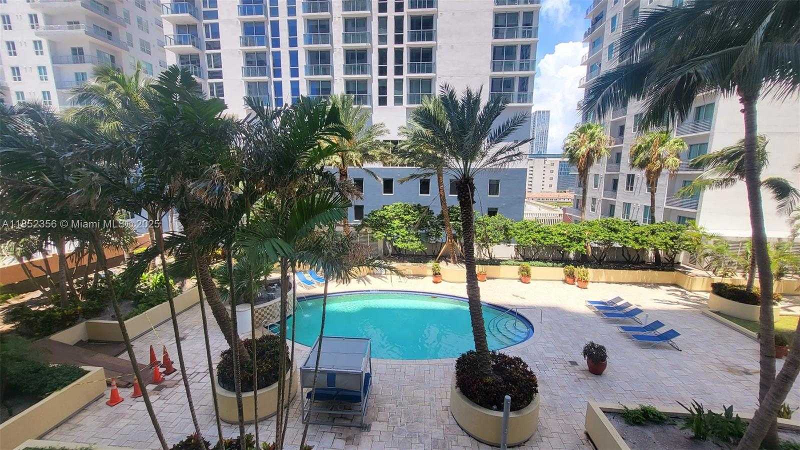 Small Image of Miami Number 19