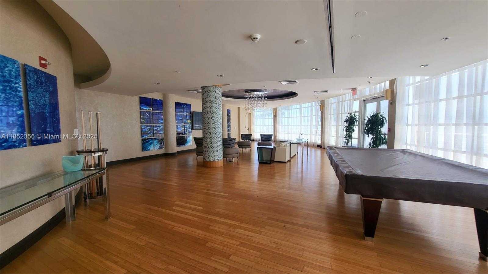 Small Image of Miami Number 30