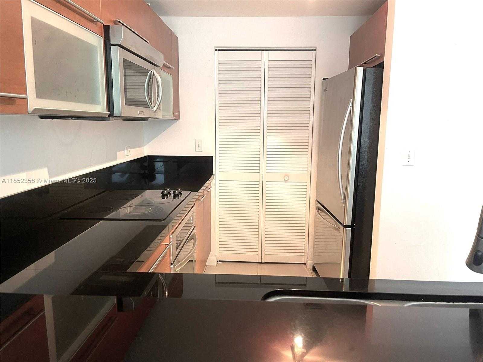 Small Image of Miami Number 5