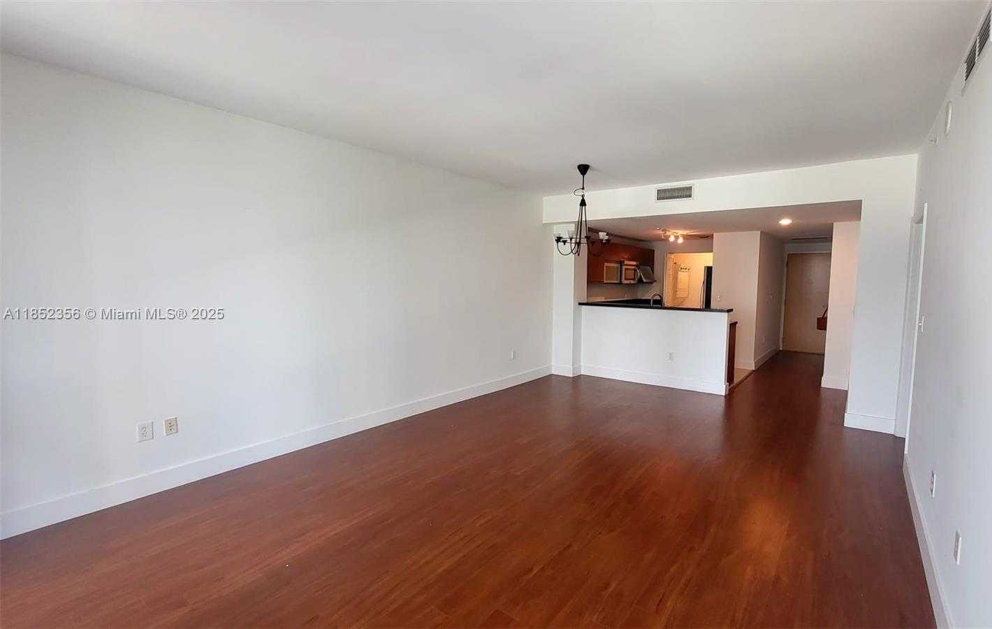 Small Image of Miami Number 8
