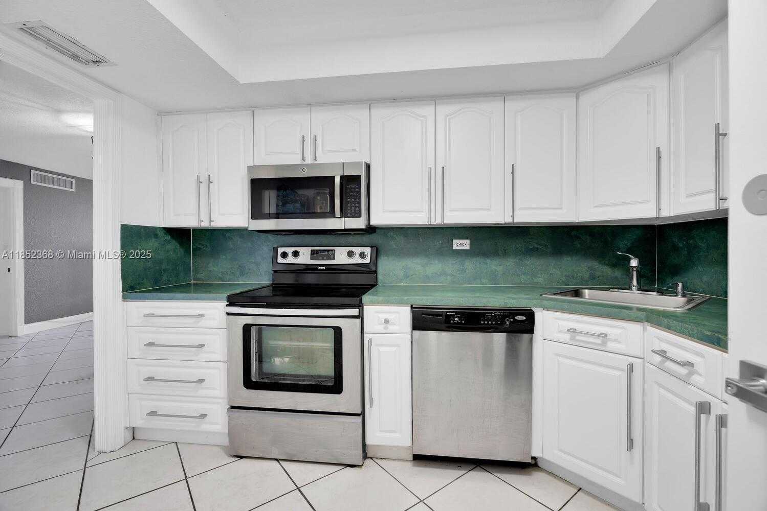 Small Image of 6039 COLLINS AVE #311, Miami Beach Number 10