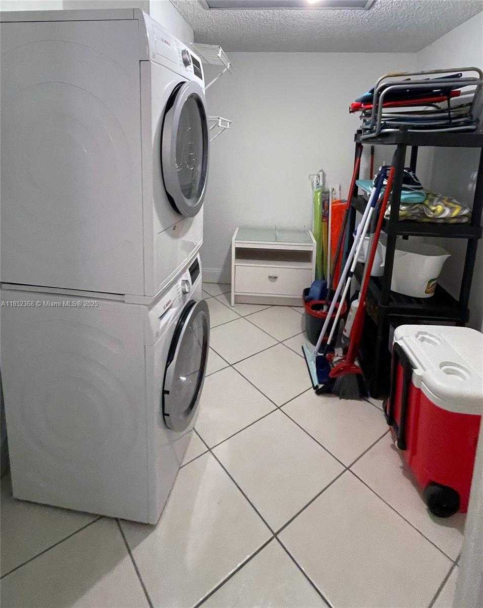 Small Image of 6039 COLLINS AVE #311, Miami Beach Number 12