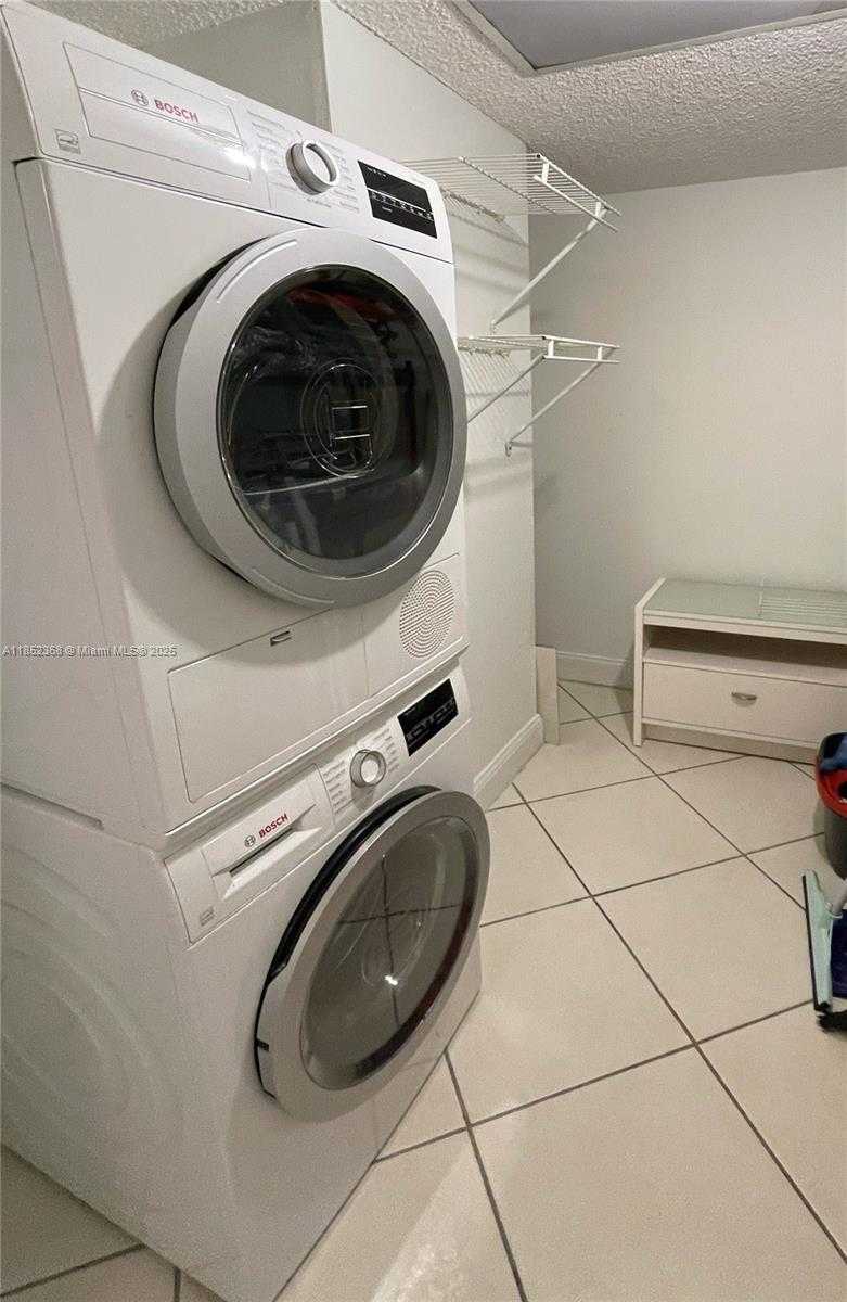 Small Image of 6039 COLLINS AVE #311, Miami Beach Number 13