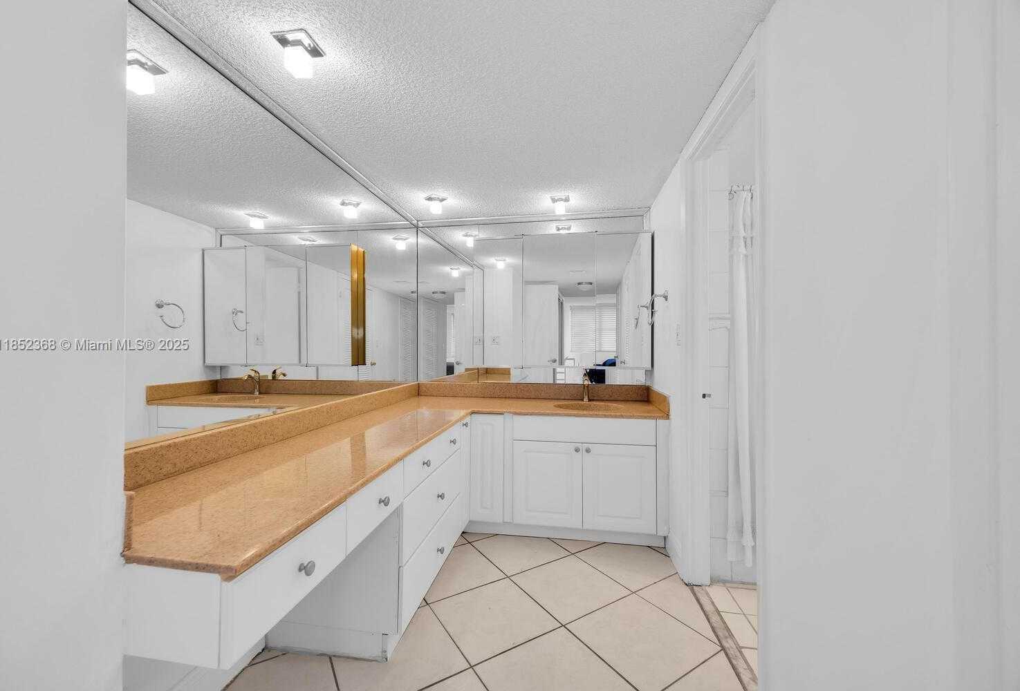 Small Image of 6039 COLLINS AVE #311, Miami Beach Number 20