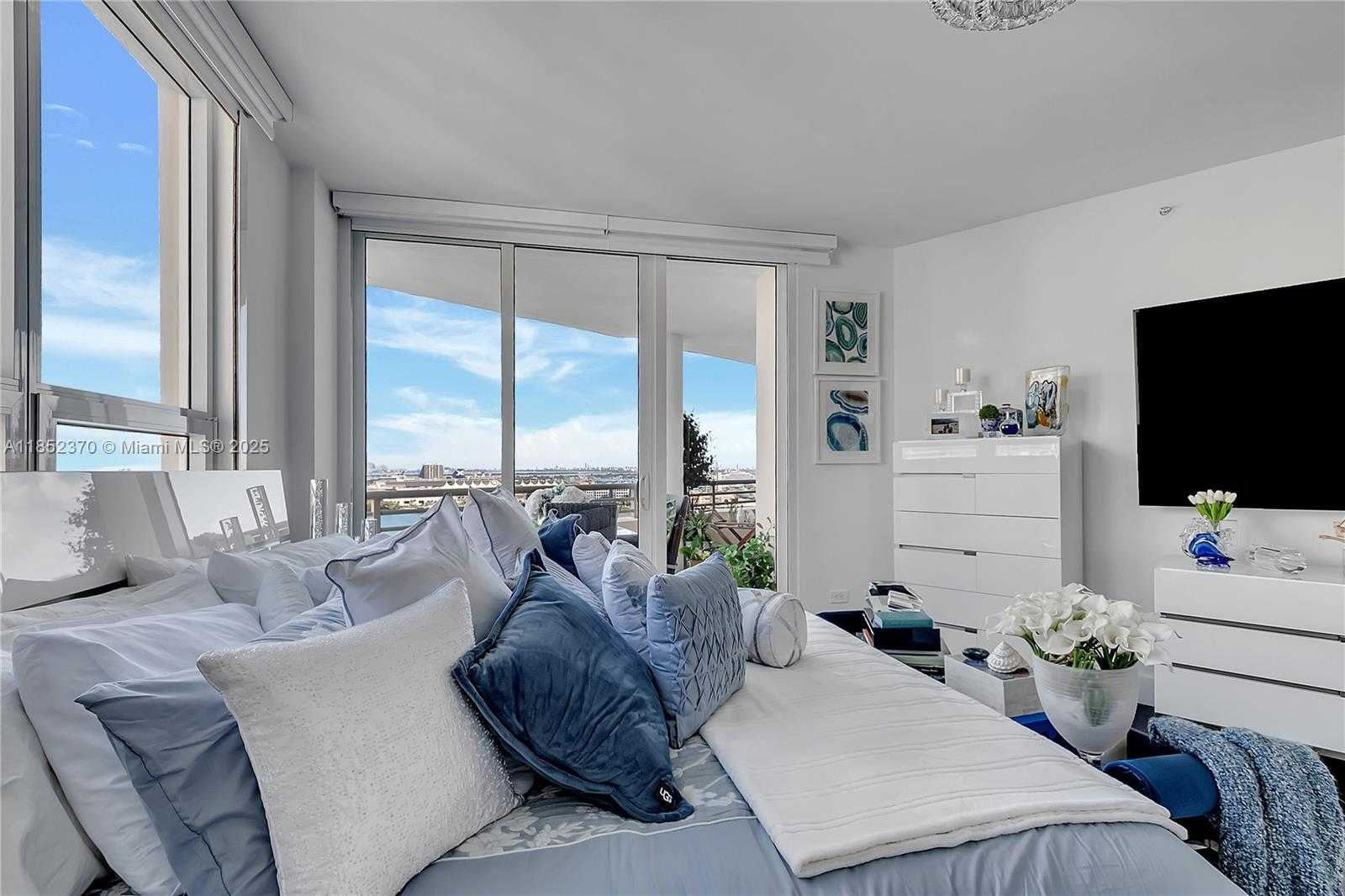 Small Image of 848 BRICKELL KEY DR #1906, Miami Number 14