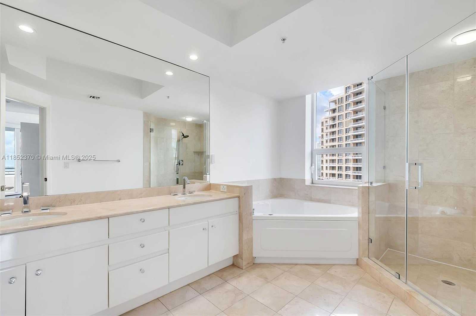 Small Image of 848 BRICKELL KEY DR #1906, Miami Number 15