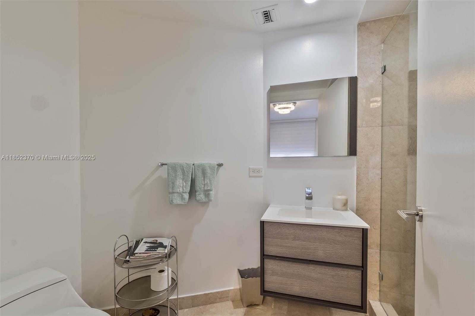 Small Image of 848 BRICKELL KEY DR #1906, Miami Number 23