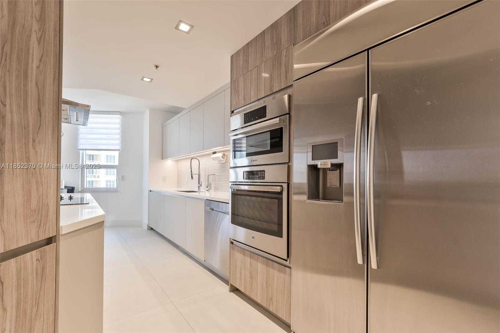 Small Image of 848 BRICKELL KEY DR #1906, Miami Number 9