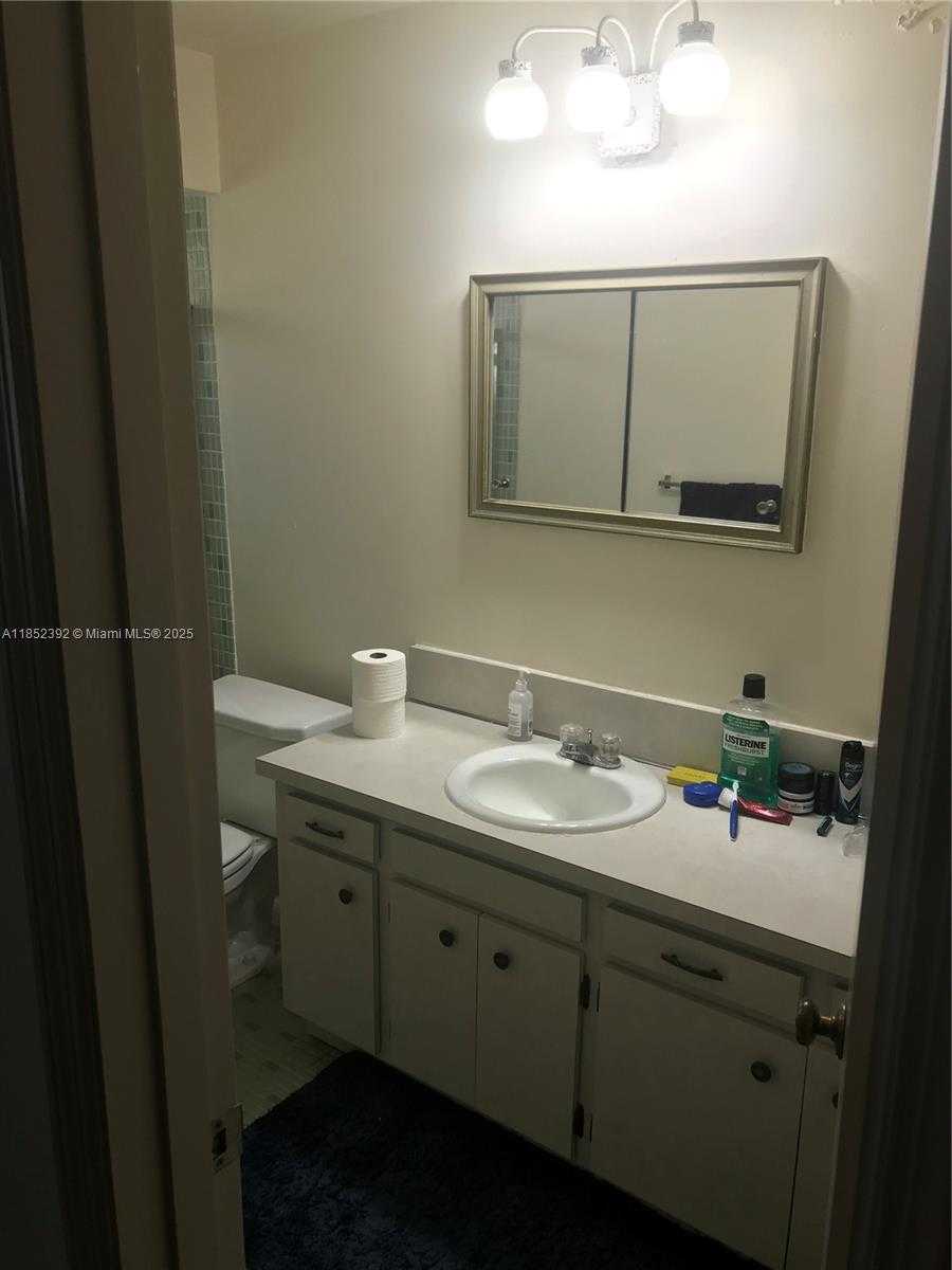 Small Image of 1239 MARIPOSA AVE #8, Coral Gables Number 10