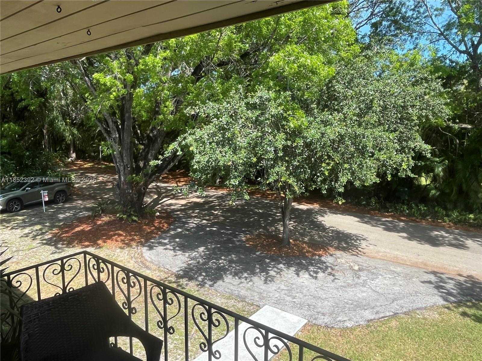 Small Image of 1239 MARIPOSA AVE #8, Coral Gables Number 5