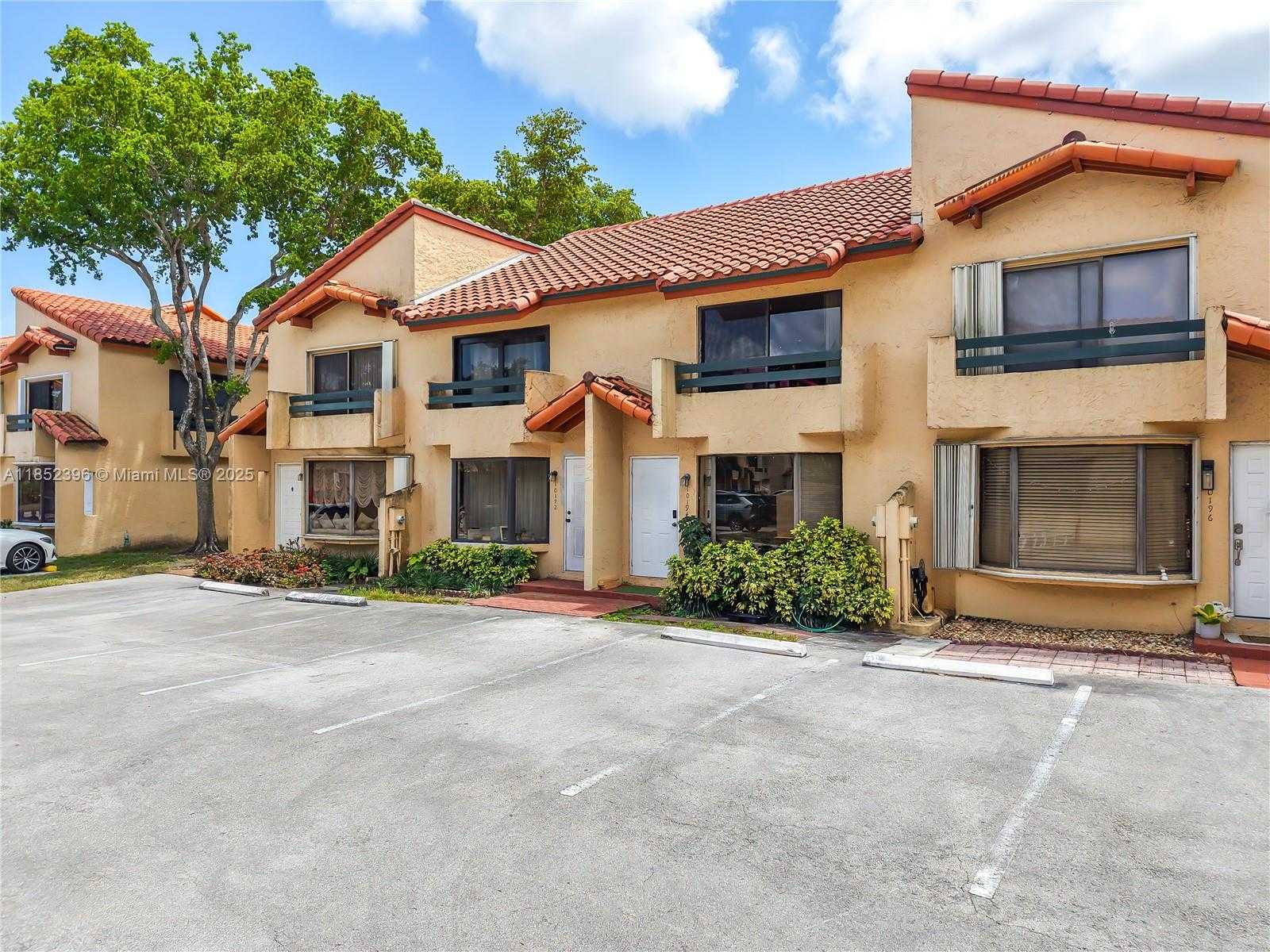 Small Image of 10194 SOUTH WEST 77TH CT, Miami Number 2