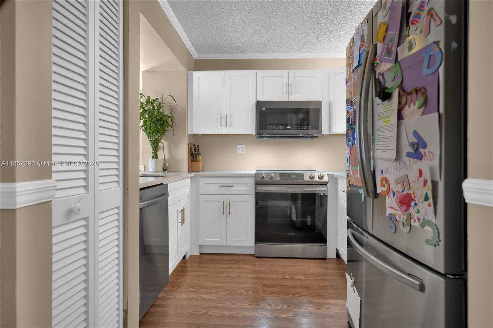 Small Image of 10194 SOUTH WEST 77TH CT, Miami Number 6