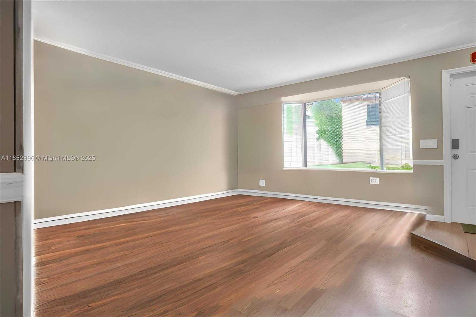 Small Image of 10194 SOUTH WEST 77TH CT, Miami Number 8