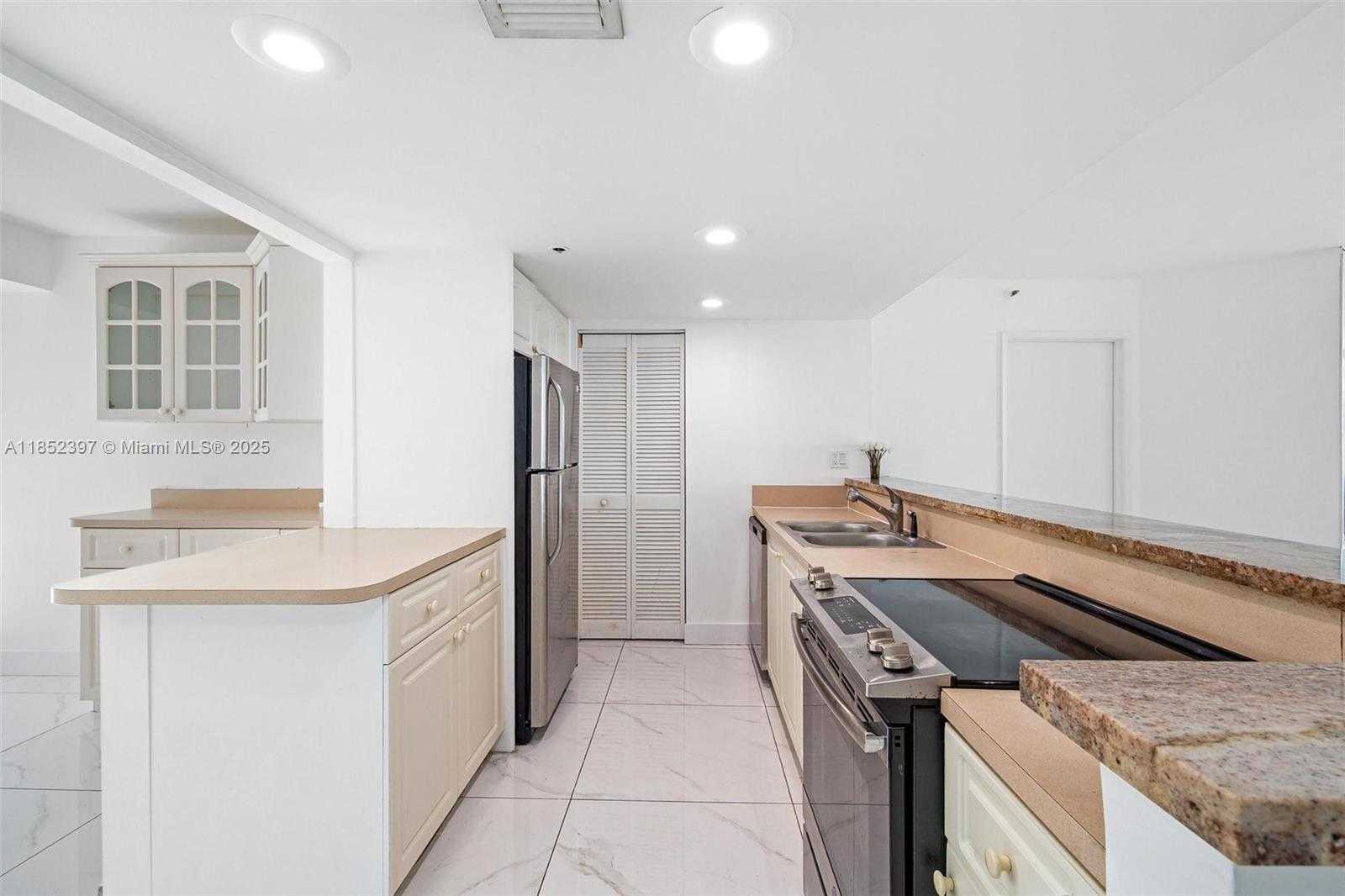 Small Image of 1717 NORTH BAYSHORE DR #A-2751, Miami Number 12