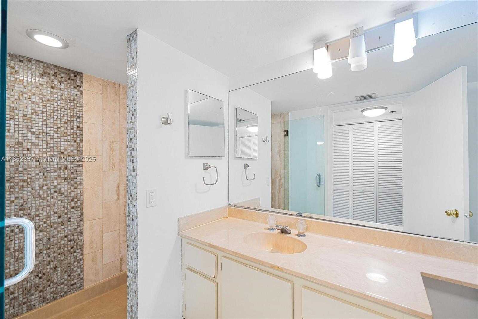 Small Image of 1717 NORTH BAYSHORE DR #A-2751, Miami Number 48
