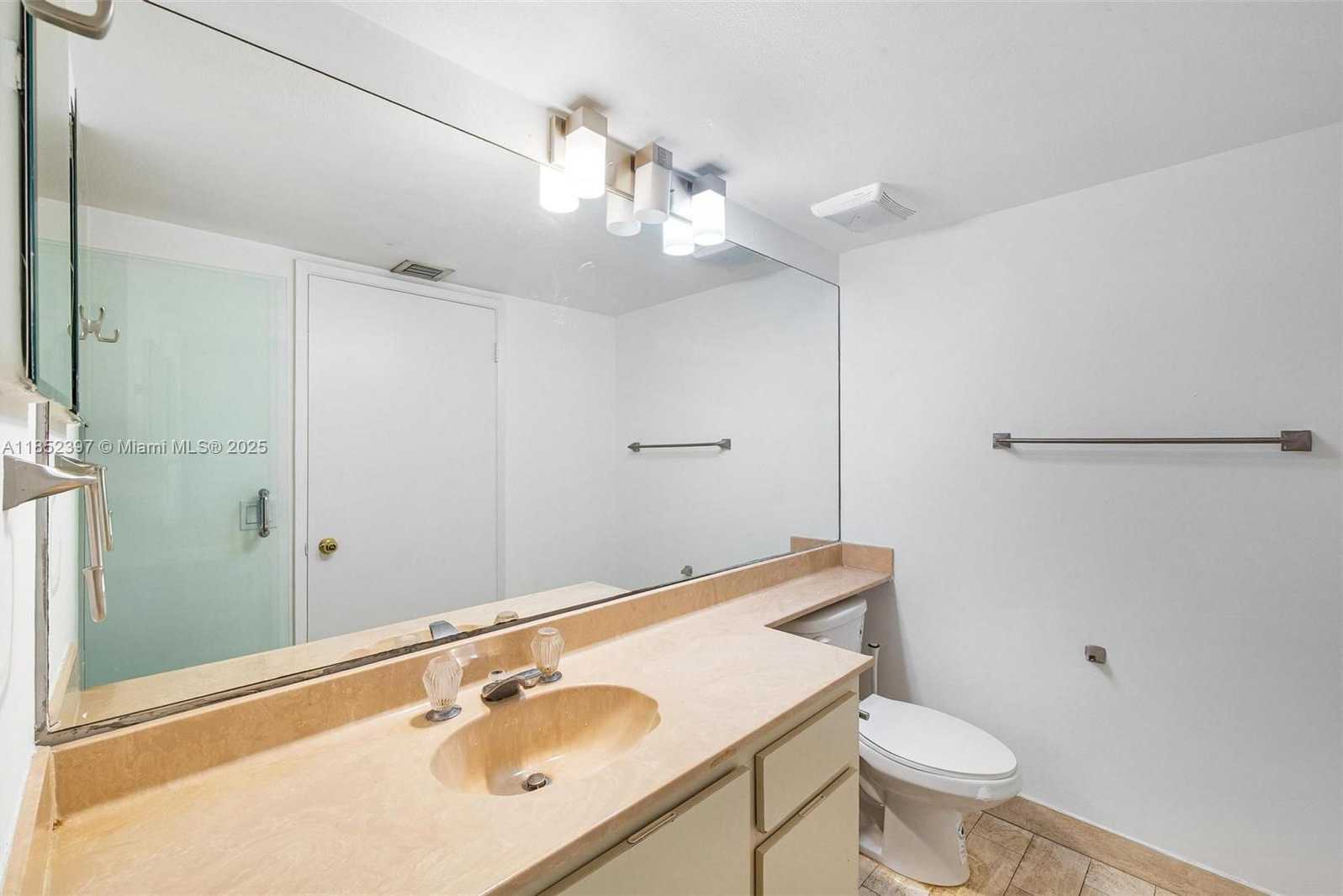 Small Image of 1717 NORTH BAYSHORE DR #A-2751, Miami Number 49