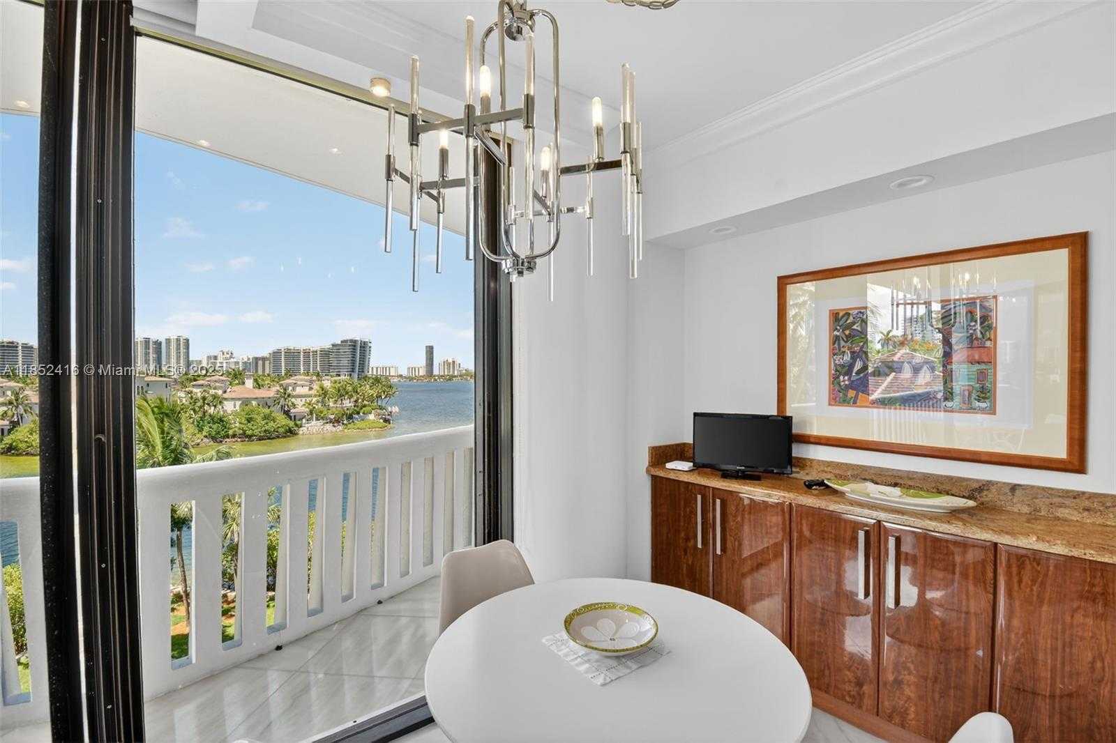 Small Image of 3000 ISLAND BLVD #505, Aventura Number 11