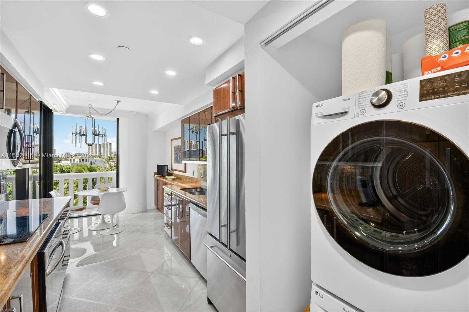 Small Image of 3000 ISLAND BLVD #505, Aventura Number 24