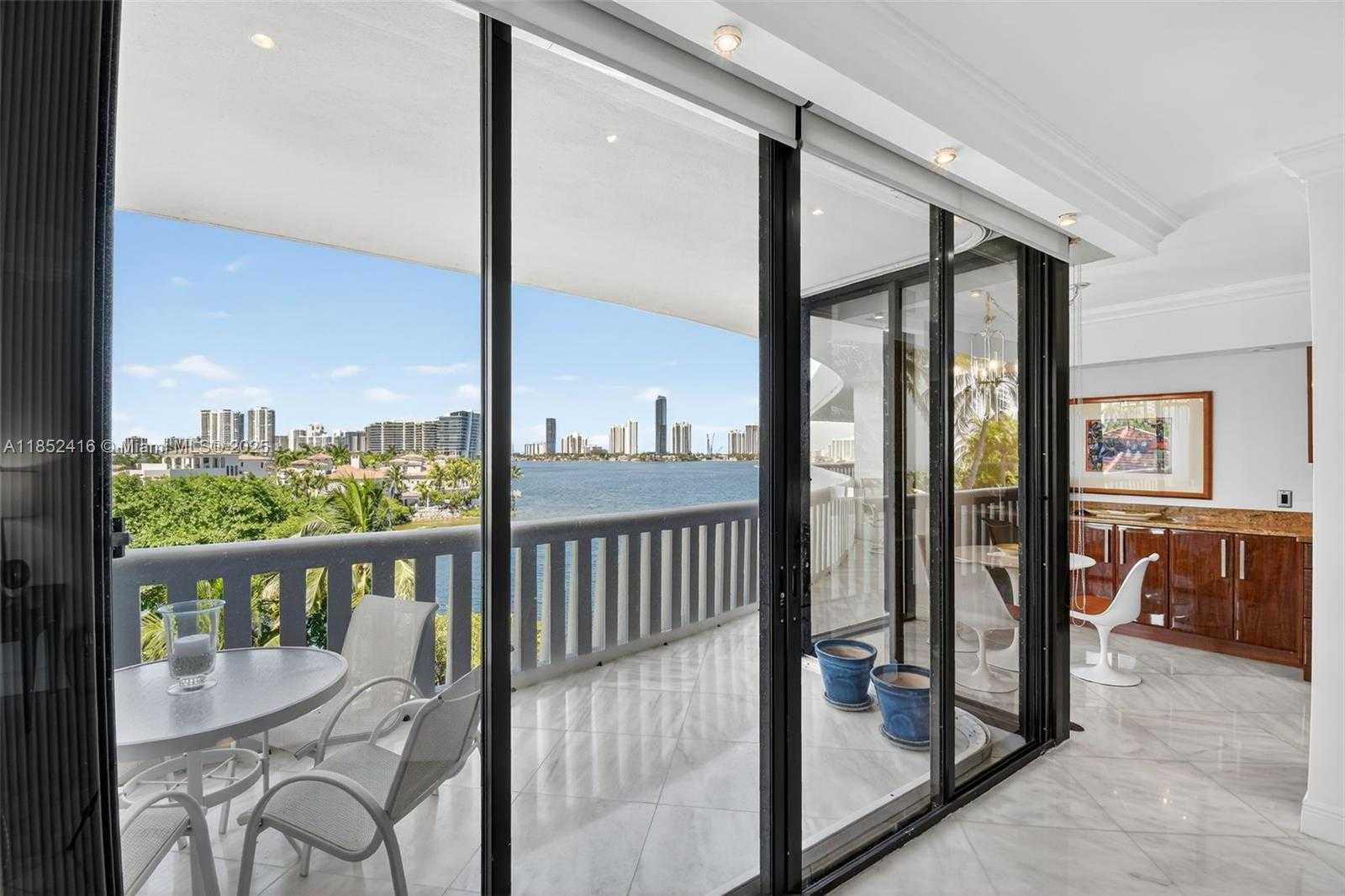 Small Image of 3000 ISLAND BLVD #505, Aventura Number 25