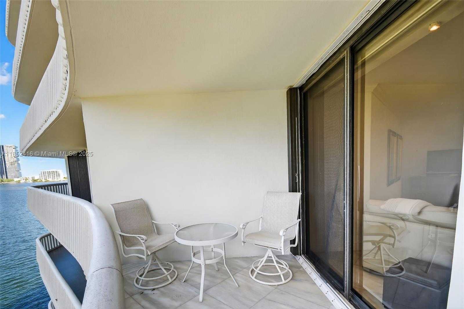 Small Image of 3000 ISLAND BLVD #505, Aventura Number 27