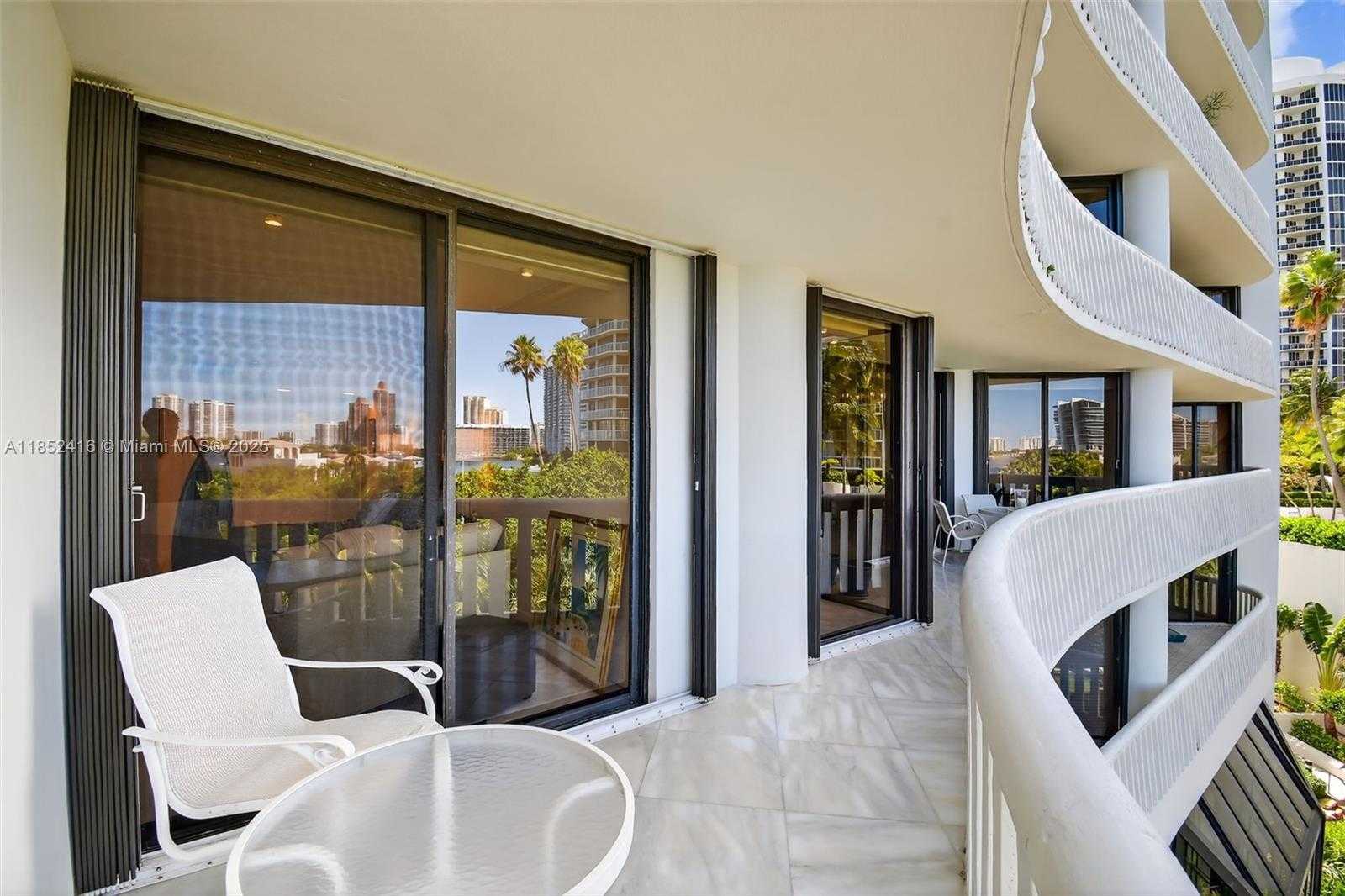 Small Image of 3000 ISLAND BLVD #505, Aventura Number 36