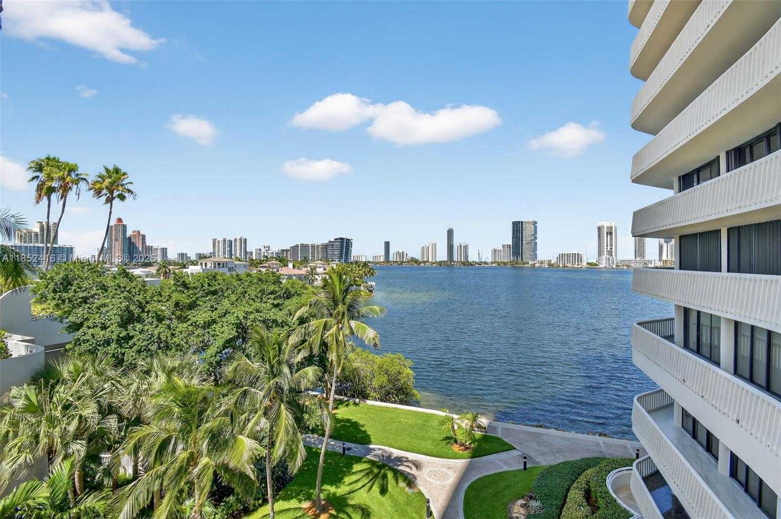 Small Image of 3000 ISLAND BLVD #505, Aventura Number 37