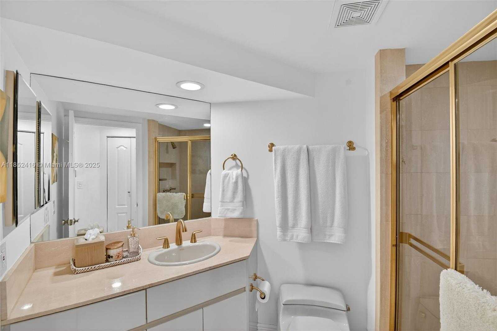 Small Image of 3000 ISLAND BLVD #505, Aventura Number 38