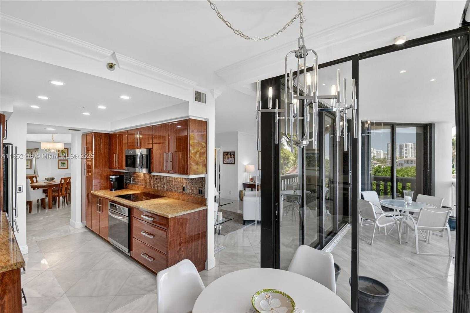 Small Image of 3000 ISLAND BLVD #505, Aventura Number 6