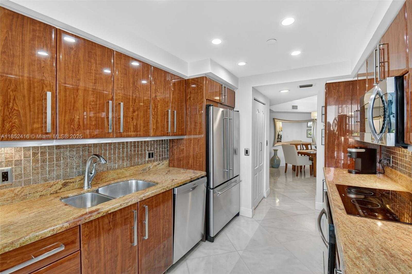 Small Image of 3000 ISLAND BLVD #505, Aventura Number 7