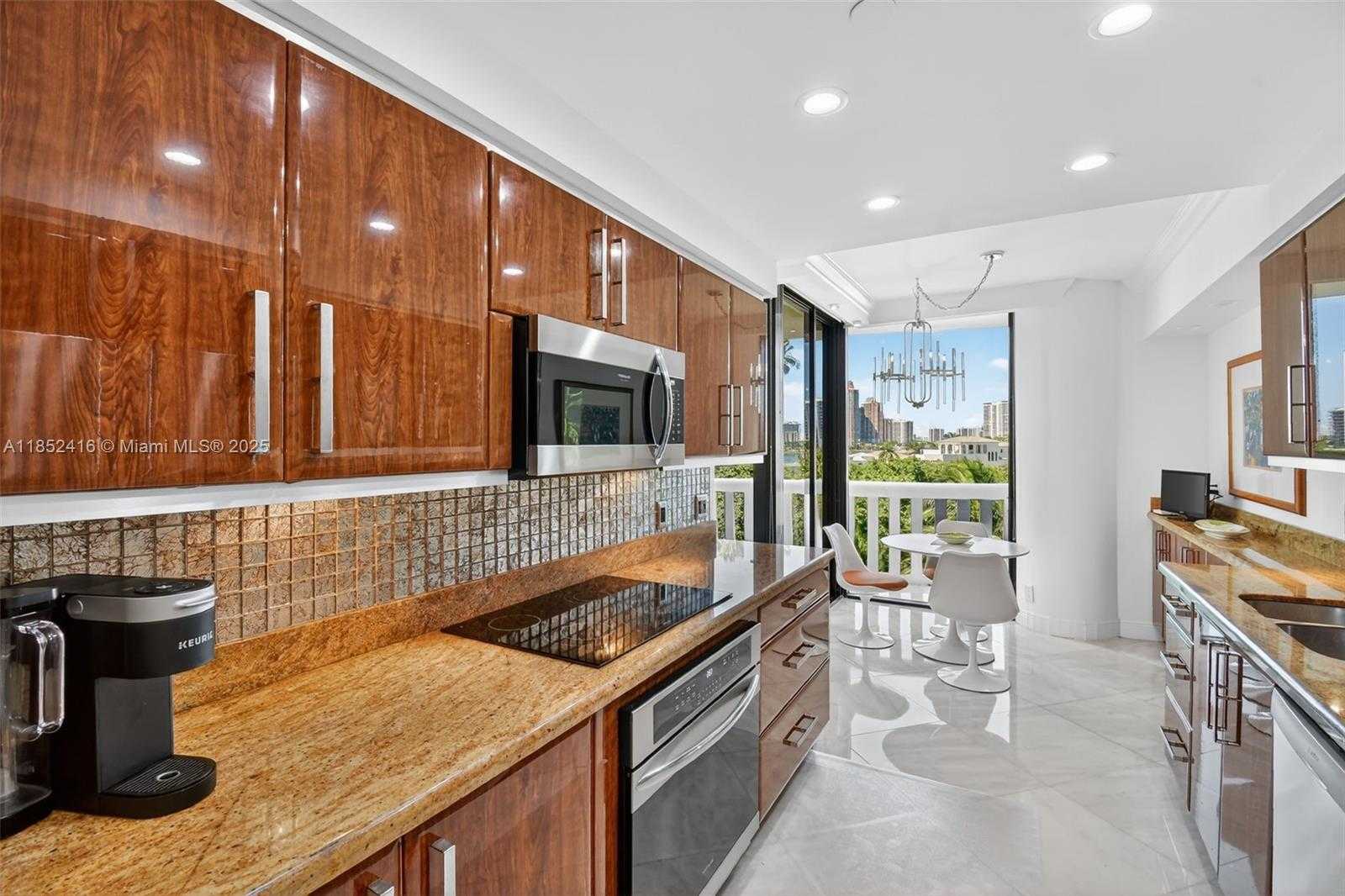 Small Image of 3000 ISLAND BLVD #505, Aventura Number 8