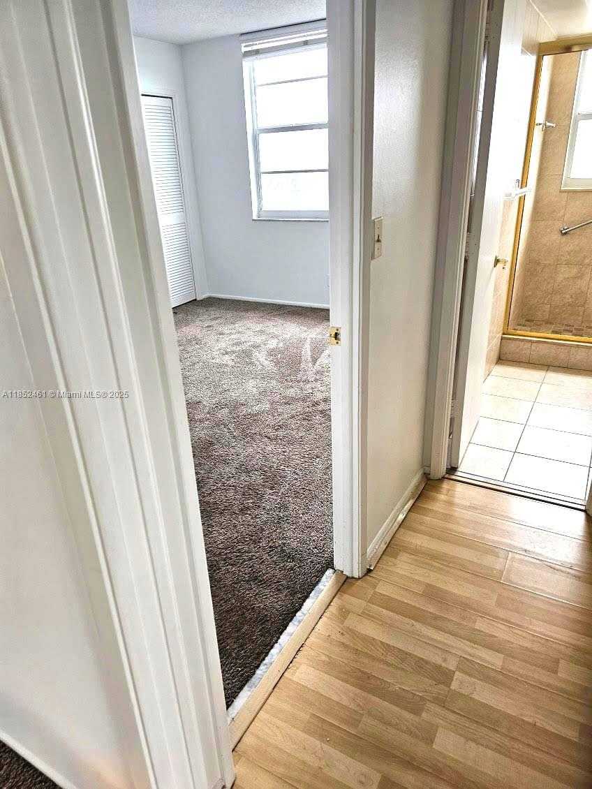 Small Image of 575 OAKS LN #701, Pompano Beach Number 10