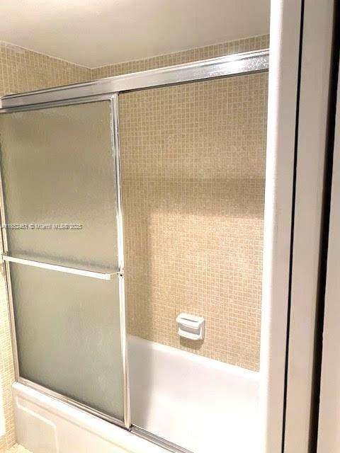 Small Image of 575 OAKS LN #701, Pompano Beach Number 7