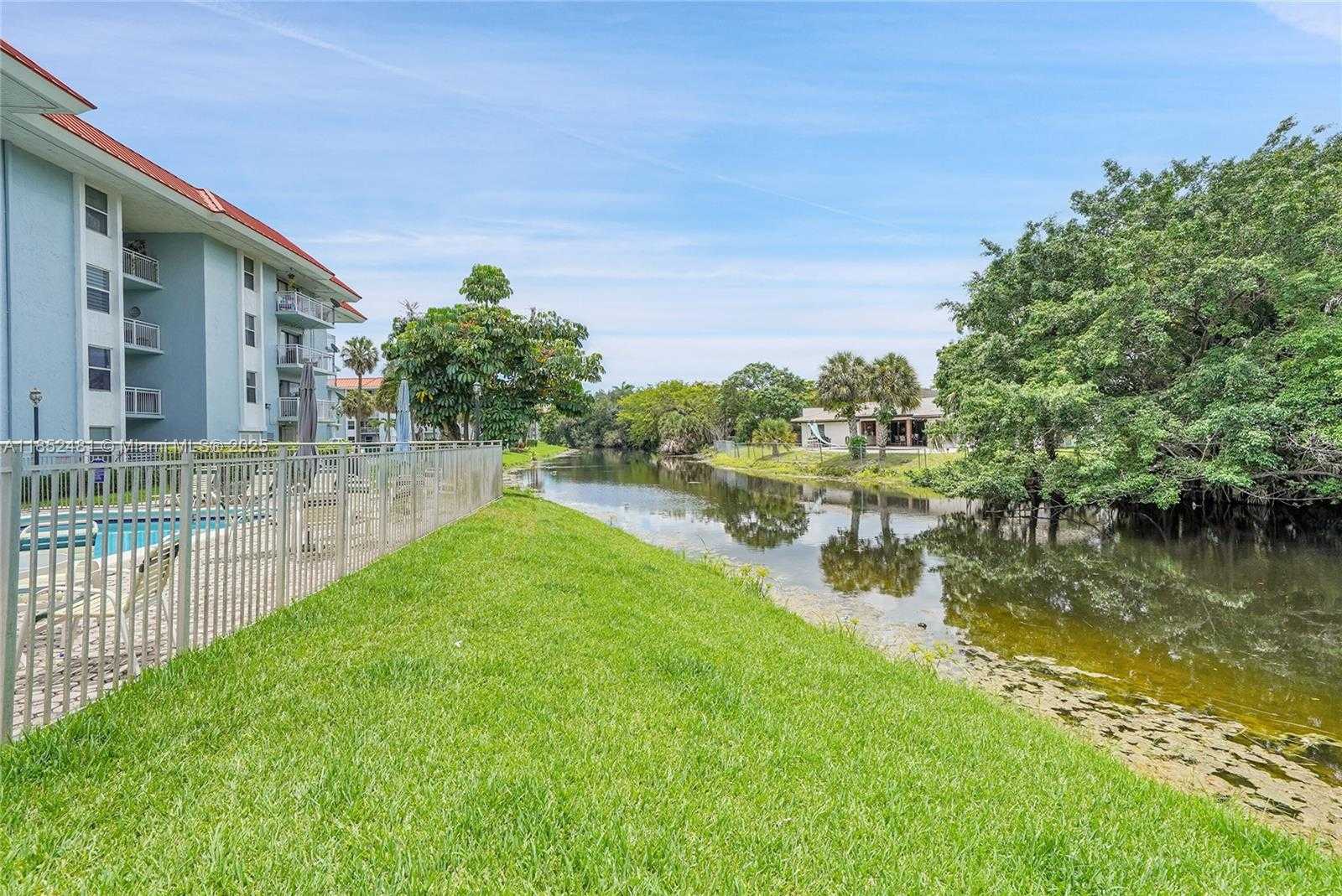 Small Image of 405 SOUTH PINE ISLAND RD #403D, Plantation Number 19