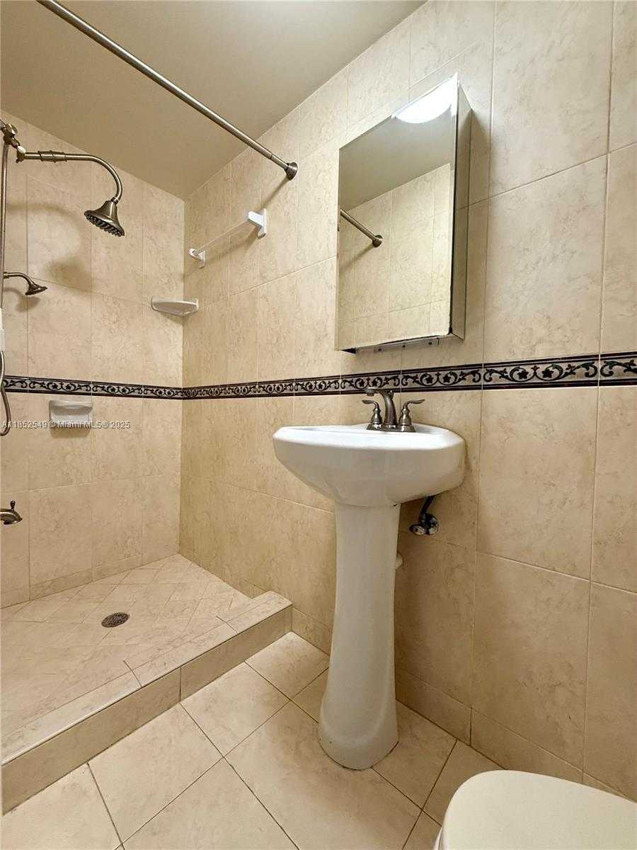 Small Image of 1001 THREE ISLANDS BLVD #34, Hallandale Beach Number 12