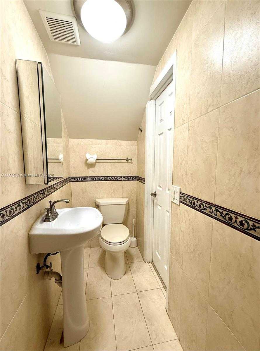 Small Image of 1001 THREE ISLANDS BLVD #34, Hallandale Beach Number 13