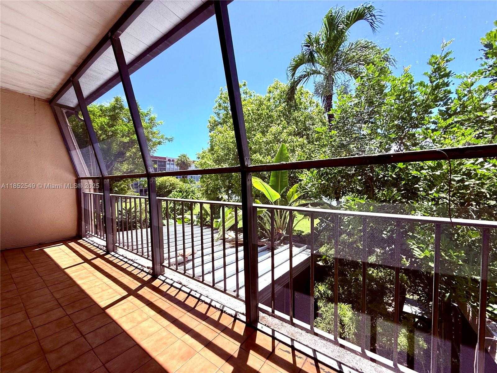 Small Image of 1001 THREE ISLANDS BLVD #34, Hallandale Beach Number 25