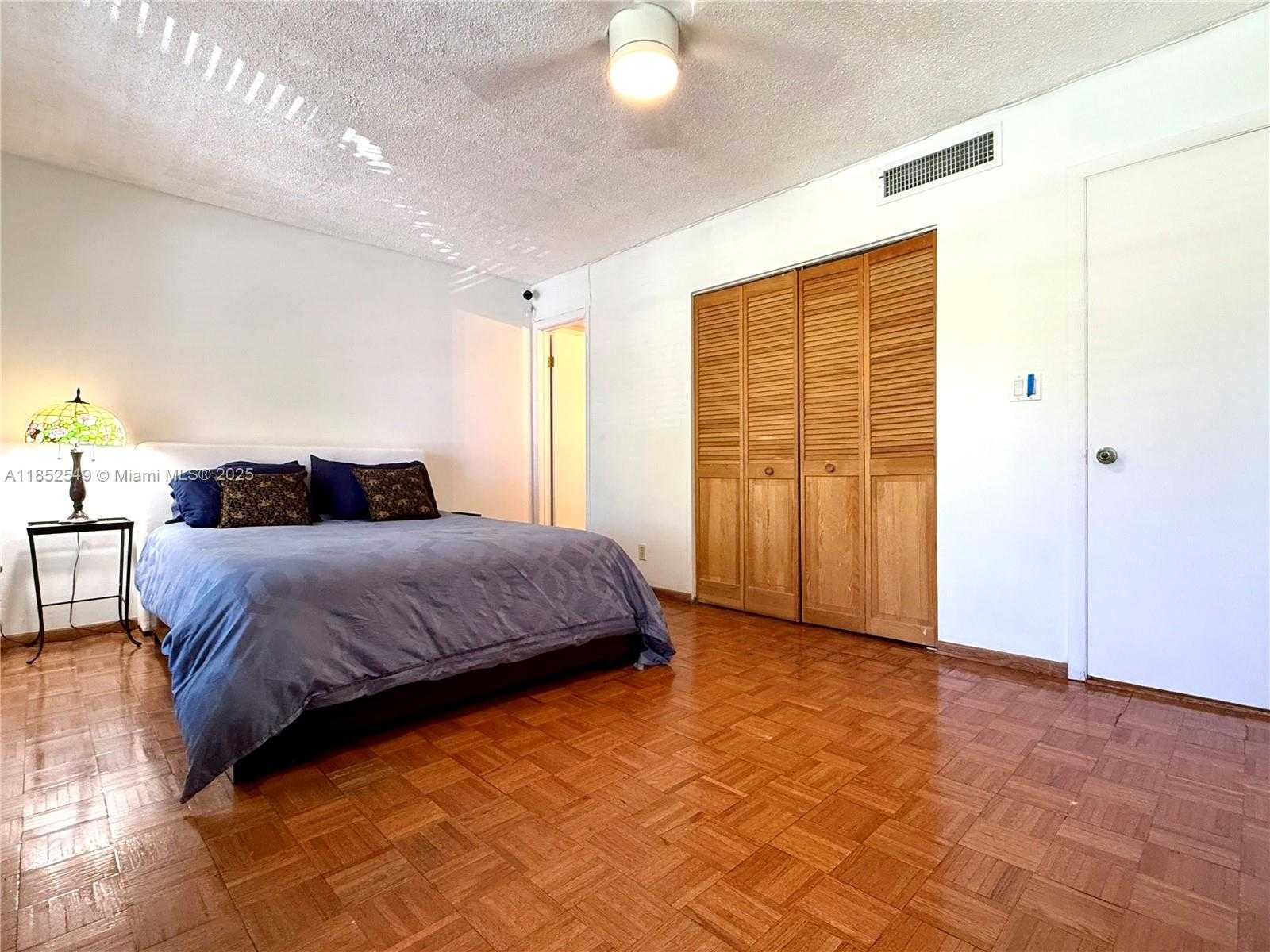 Small Image of 1001 THREE ISLANDS BLVD #34, Hallandale Beach Number 26