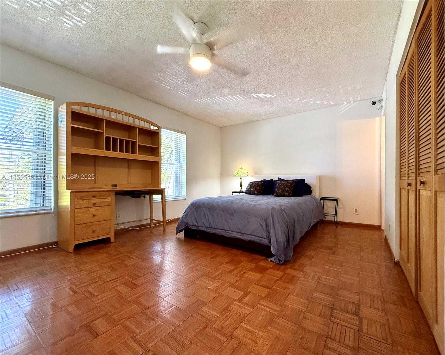 Small Image of 1001 THREE ISLANDS BLVD #34, Hallandale Beach Number 27