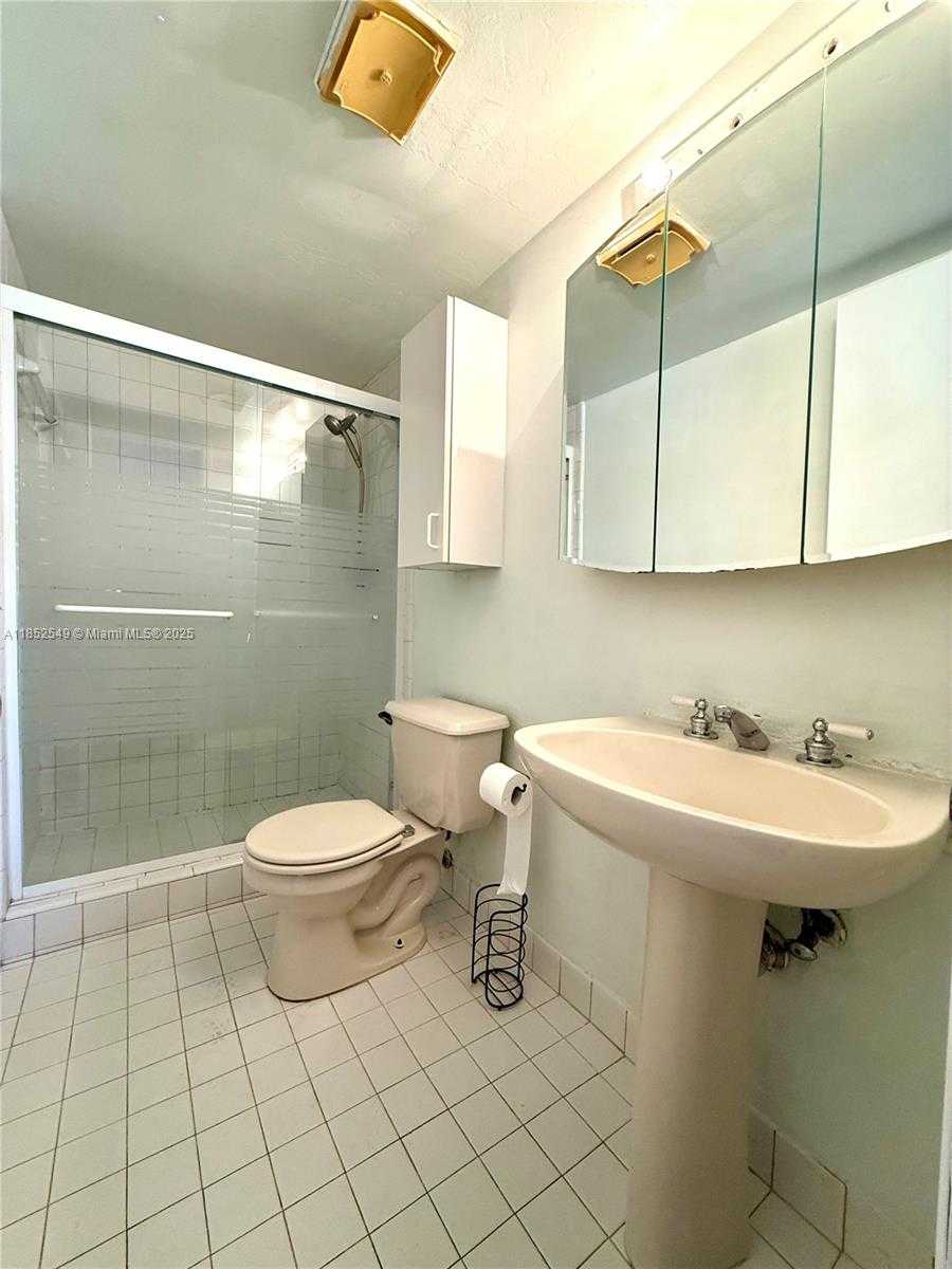 Small Image of 1001 THREE ISLANDS BLVD #34, Hallandale Beach Number 28
