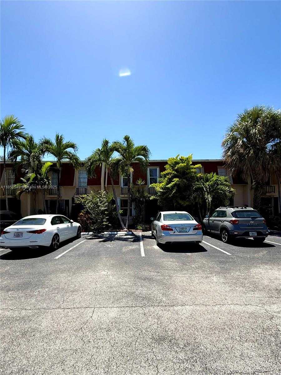 Small Image of 1001 THREE ISLANDS BLVD #34, Hallandale Beach Number 31