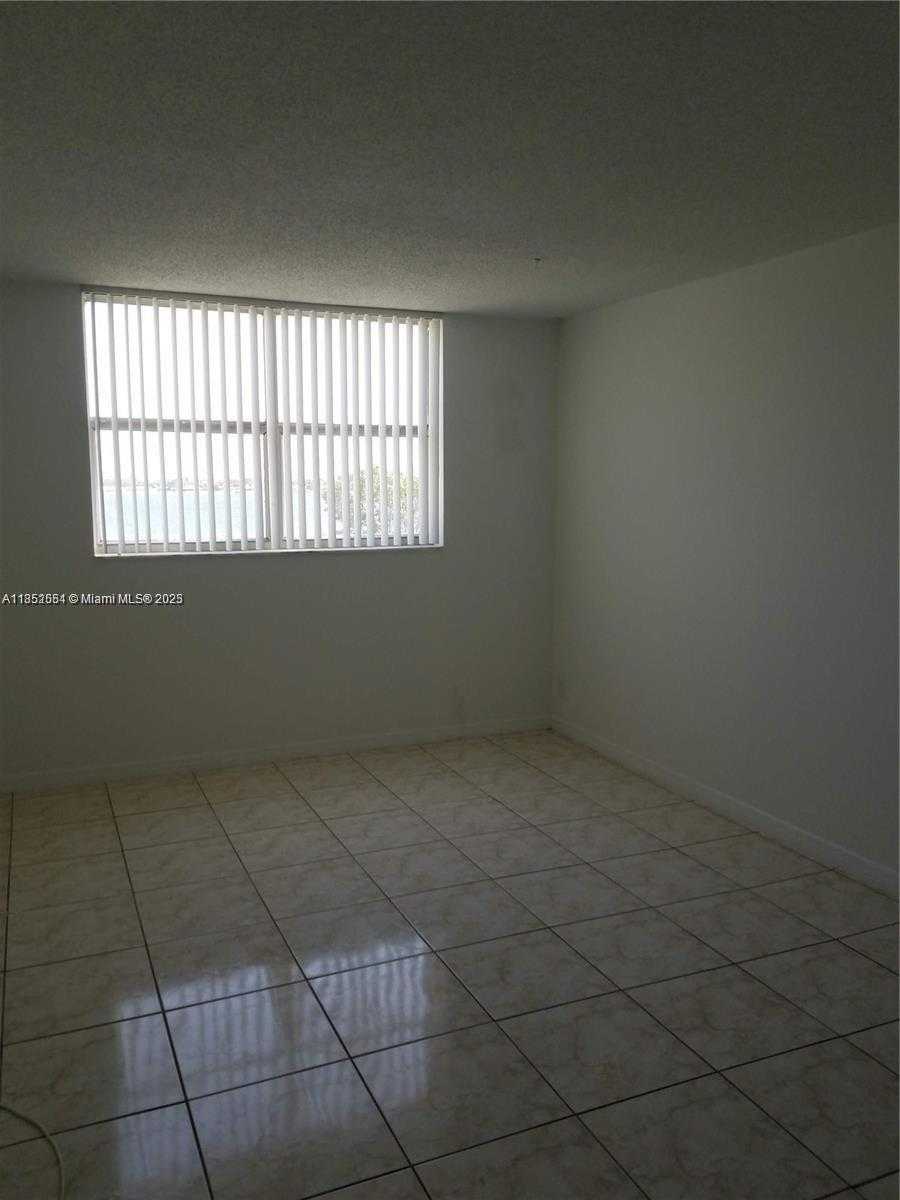 Small Image of 480 EXECUTIVE CENTER DR #3C, West Palm Beach Number 10