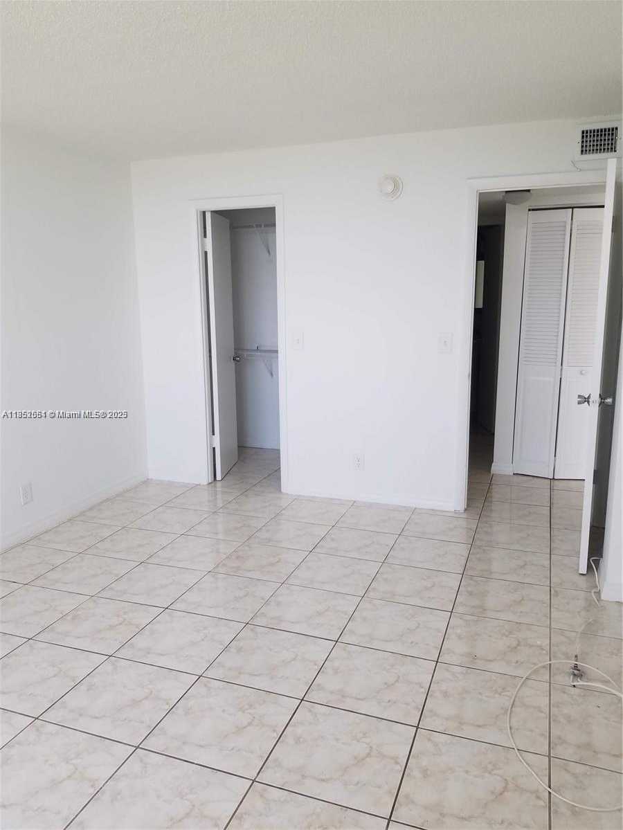 Small Image of 480 EXECUTIVE CENTER DR #3C, West Palm Beach Number 11