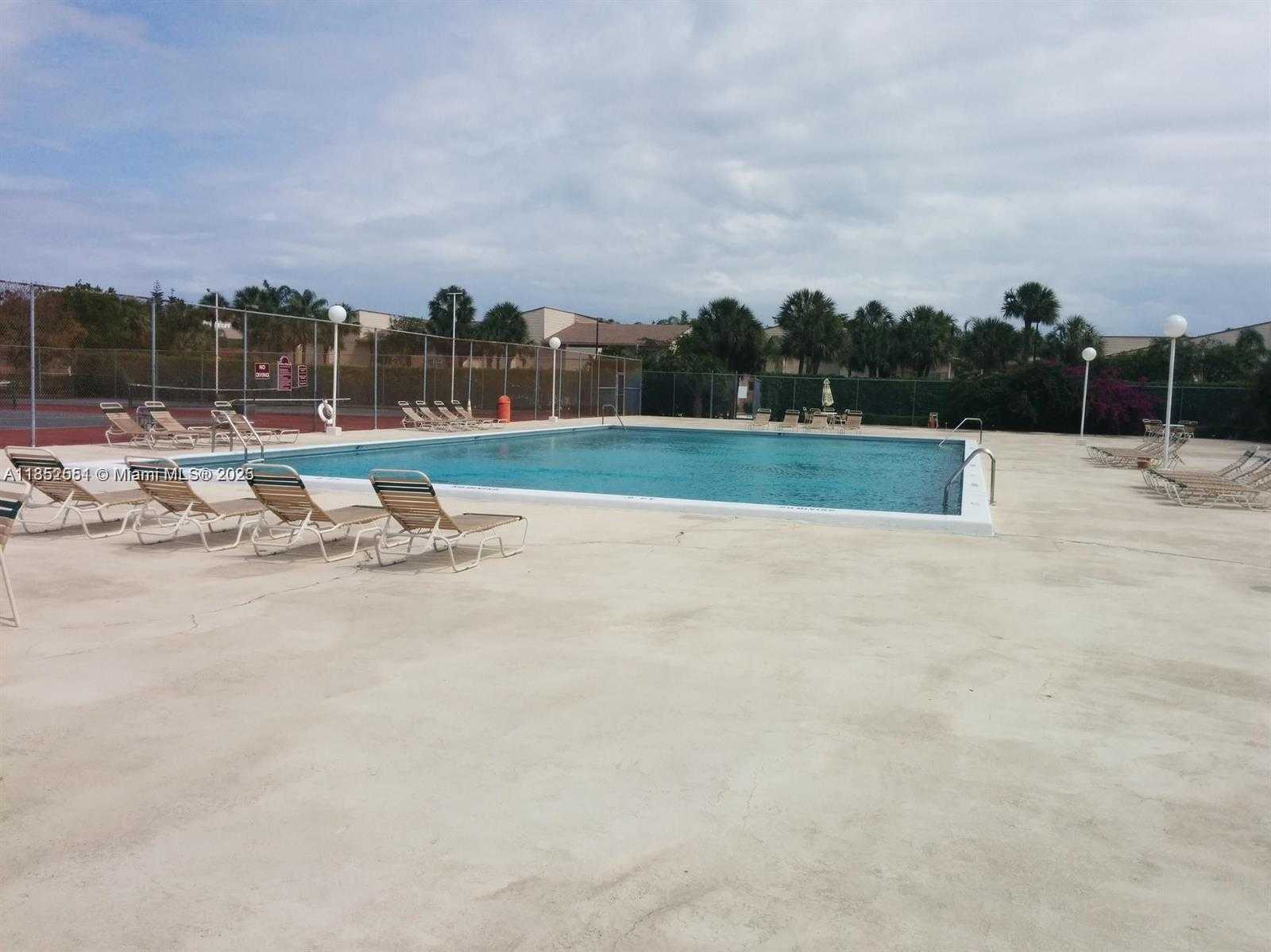 Small Image of 480 EXECUTIVE CENTER DR #3C, West Palm Beach Number 5