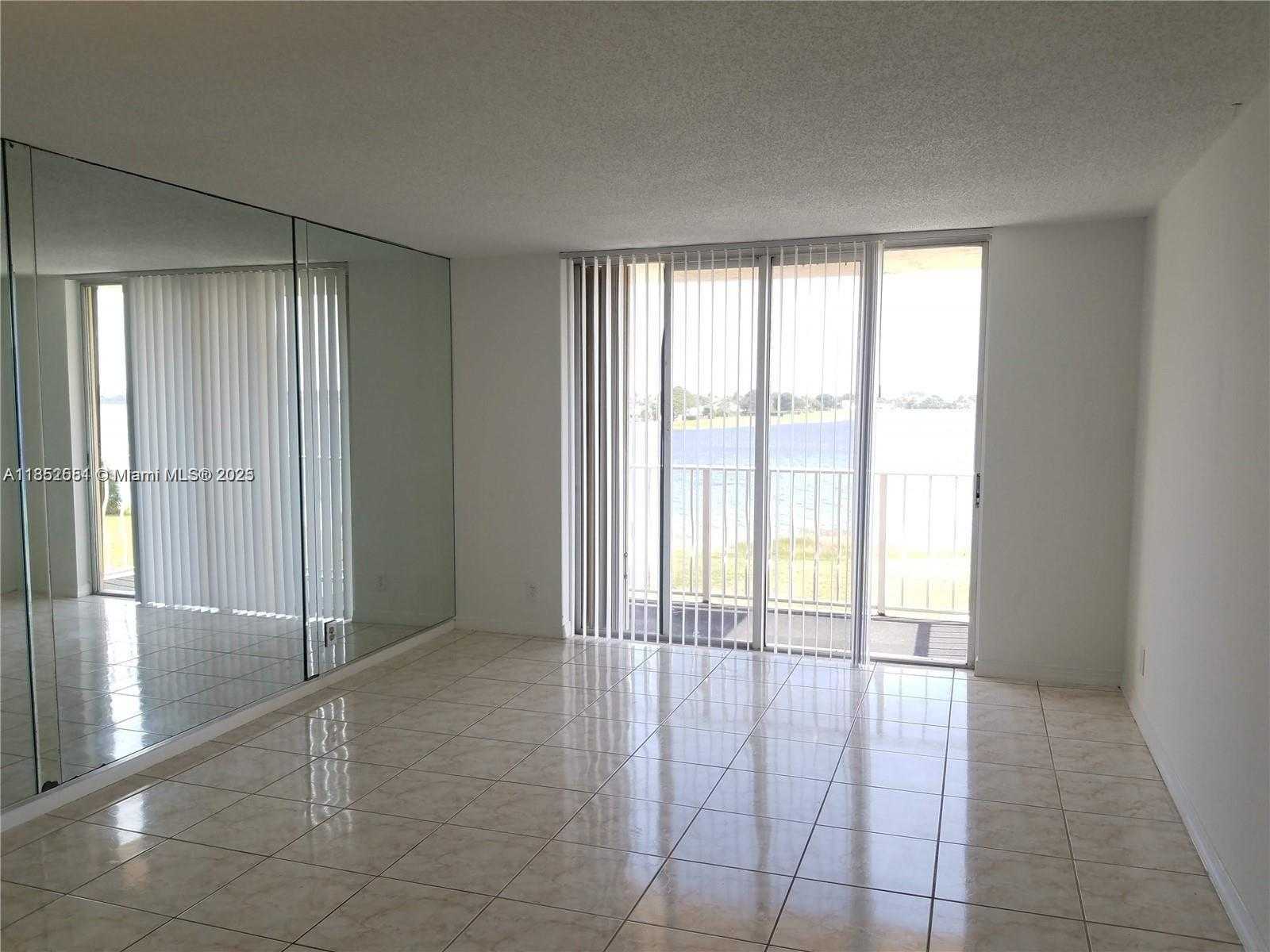 Small Image of 480 EXECUTIVE CENTER DR #3C, West Palm Beach Number 6