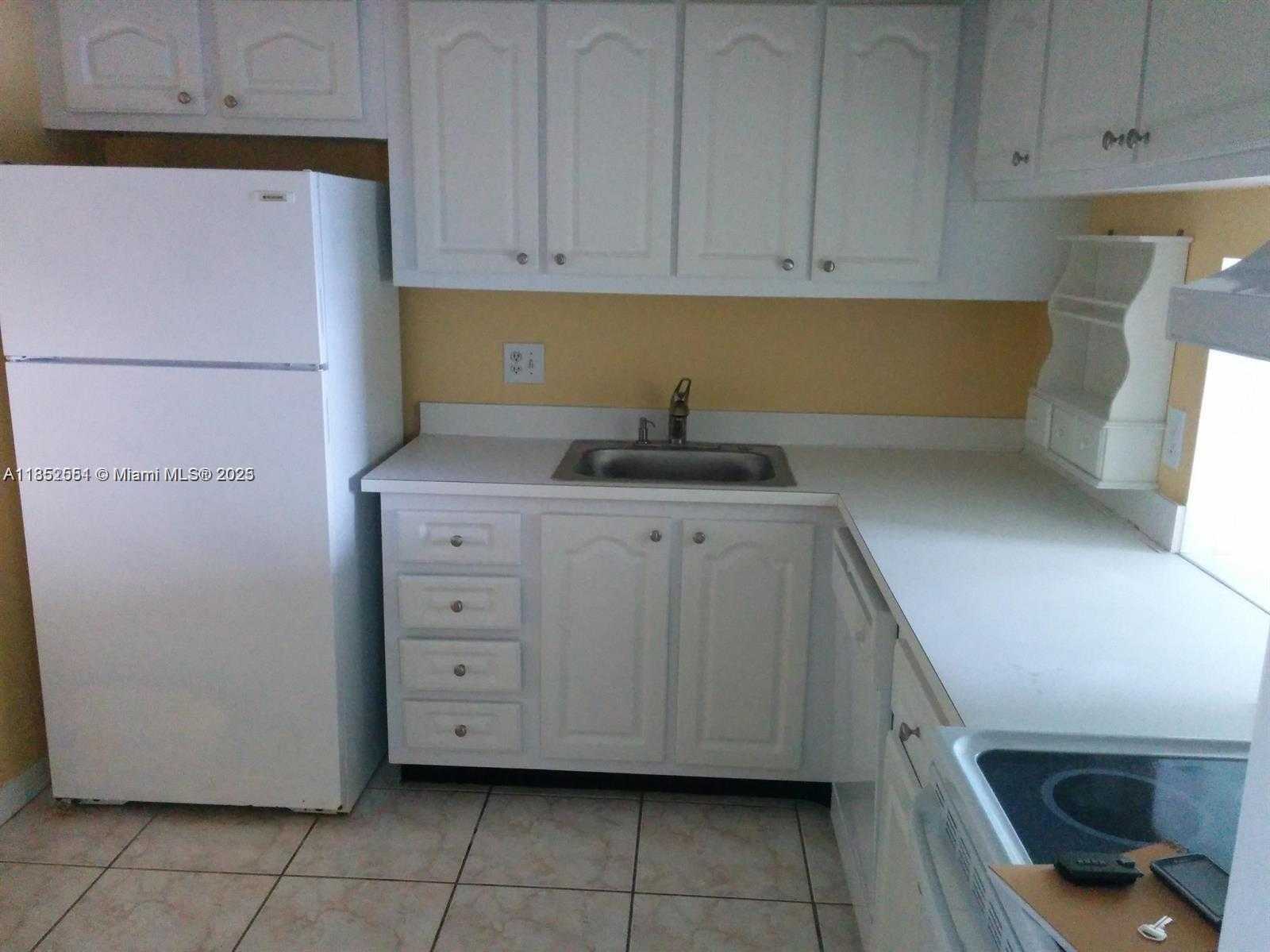Small Image of 480 EXECUTIVE CENTER DR #3C, West Palm Beach Number 7