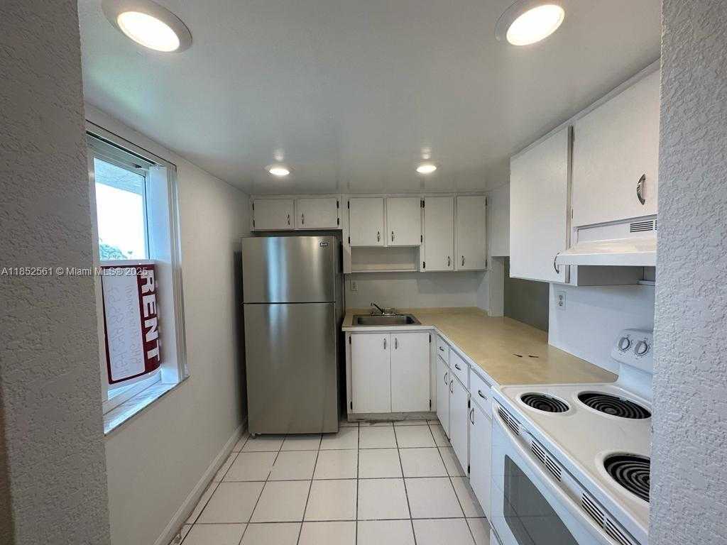 Small Image of 505 NORTH WEST 177TH ST #111, Miami Gardens Number 3