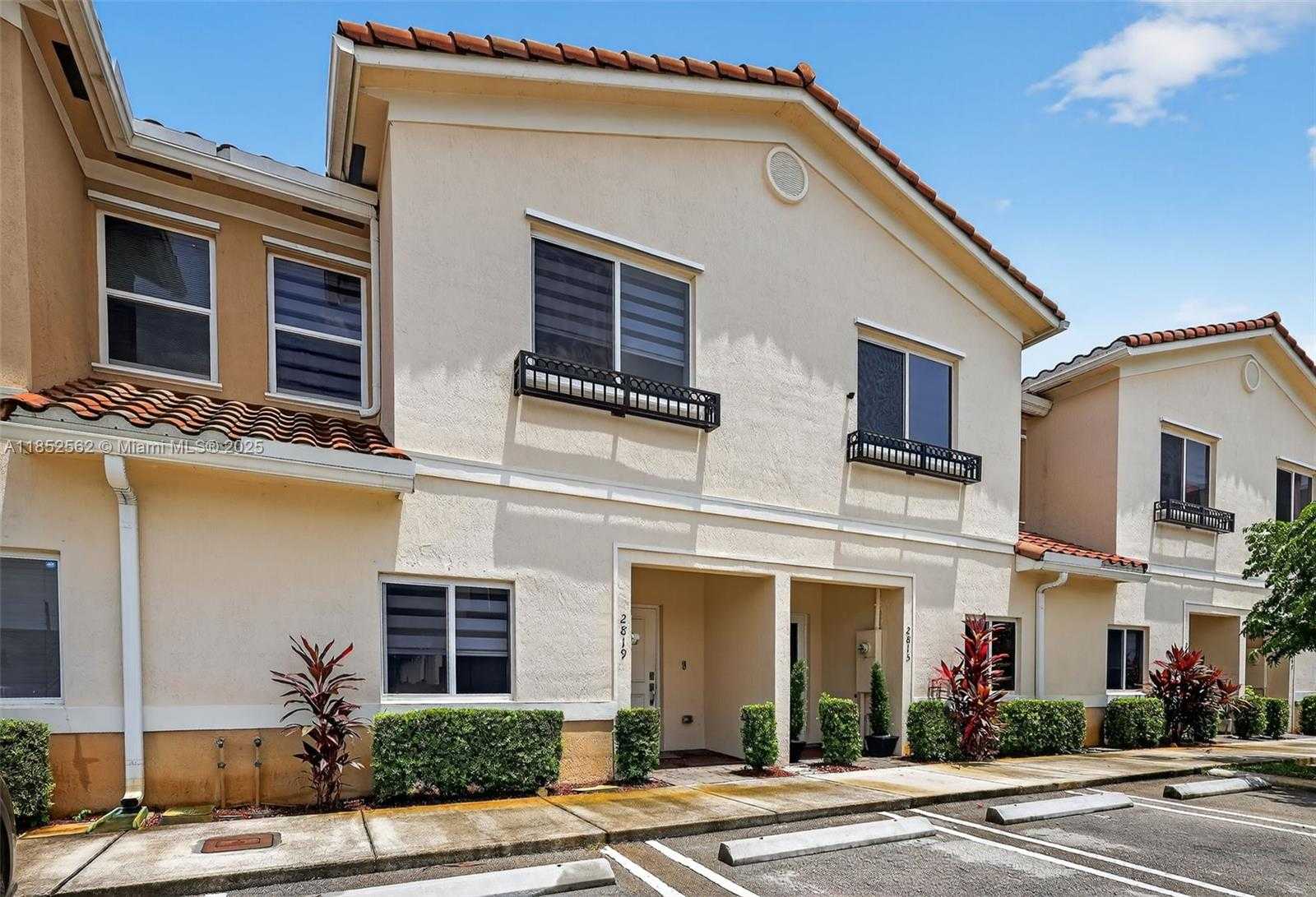 Small Image of 2819 NORTH WEST 181ST ST, Miami Gardens Number 2